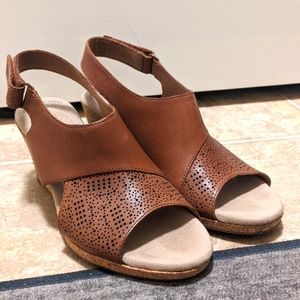 Clark's wedge shoes 7.5